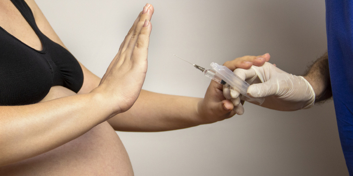 <p>a doctor vaccinates a pregnant woman. Pregnancy against vaccination
